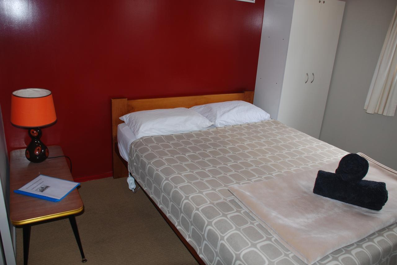 Riverstone Lodge Turangi Exterior foto A room at the hotel